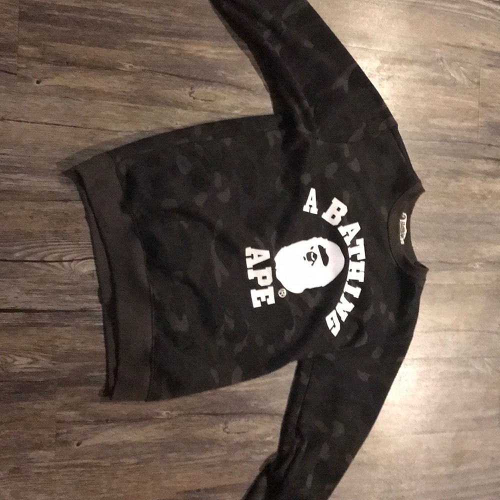 A Bathing Ape crewneck size medium in men’s